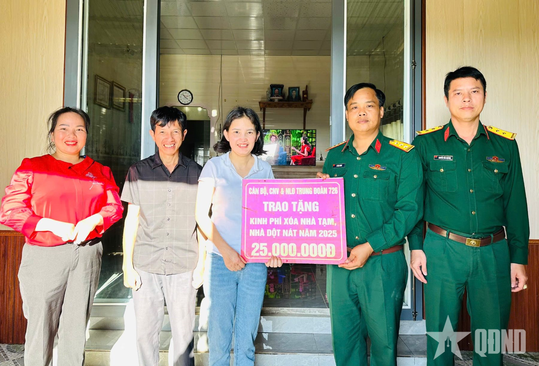 Trung đoàn 726 (Binh đoàn 16) trao kinh phí xóa nhà tạm, nhà dột nát